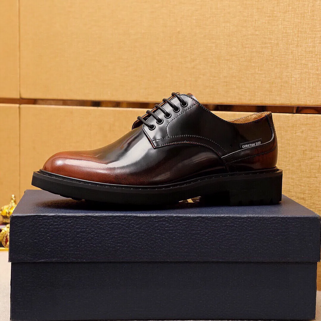 Men's shoes 💰580💐 Product trademark: Dior "Dior" business leather shoes Regular size: 39-44 (38.45🉑️customized) Product materials: Selected Italian imported first-layer open-edge beaded cowhide upper, imported water-dyed 🐂 cowhide lining. Strong three-dimensional visual effect, original outsole Color: 3 colors optional